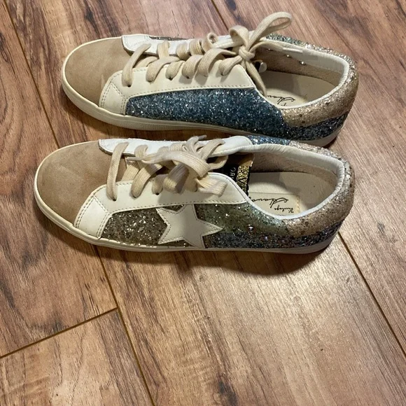 Sparkly Star Shoes - Picture 3 of 6